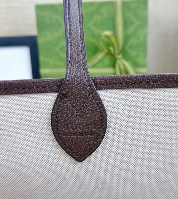 激安グッチバッグコピー着用イメージ